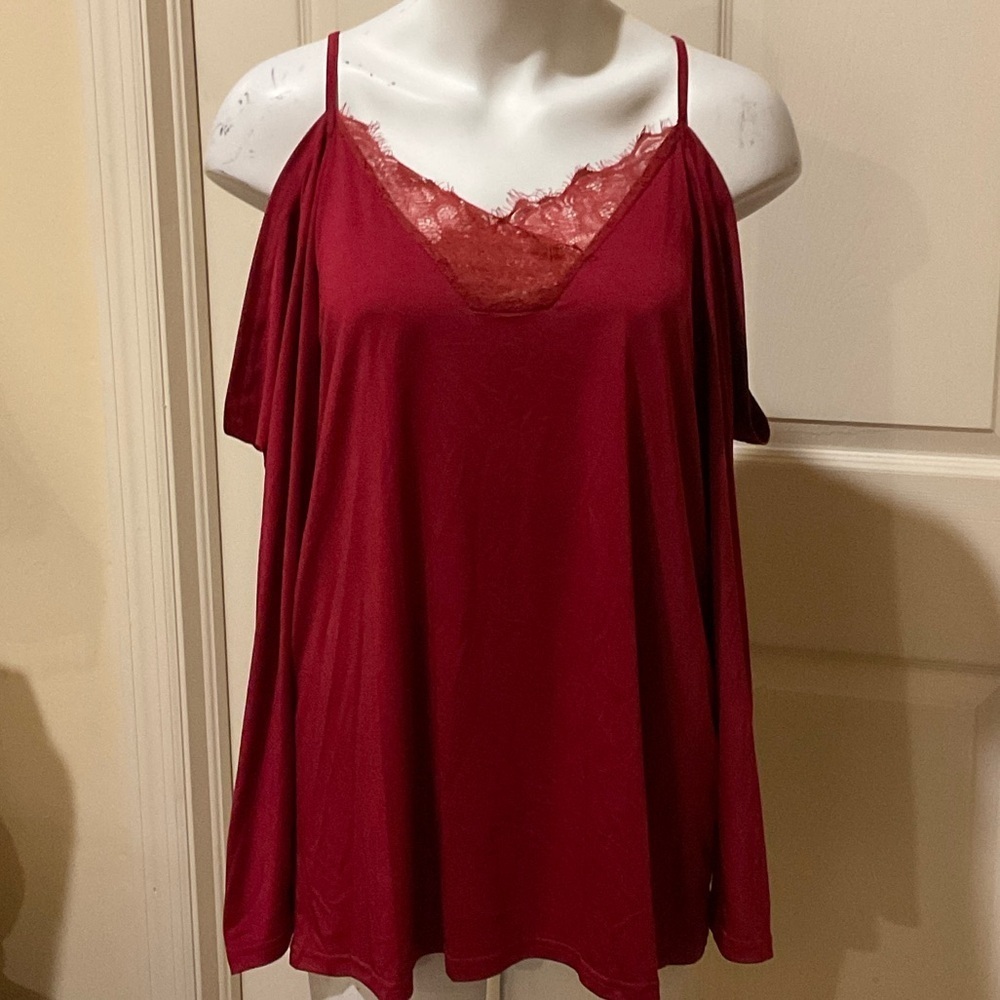 Yoins Red Lace Trim Cami Cold Shoulder Top. NWT. Medium